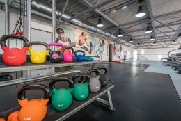 dvojpodlazne fitness centrum 9https://www.ratesarena.sk/uploads/gallery_fotky/230822-hotel-tenis-0058-enhanced-nr.jpg